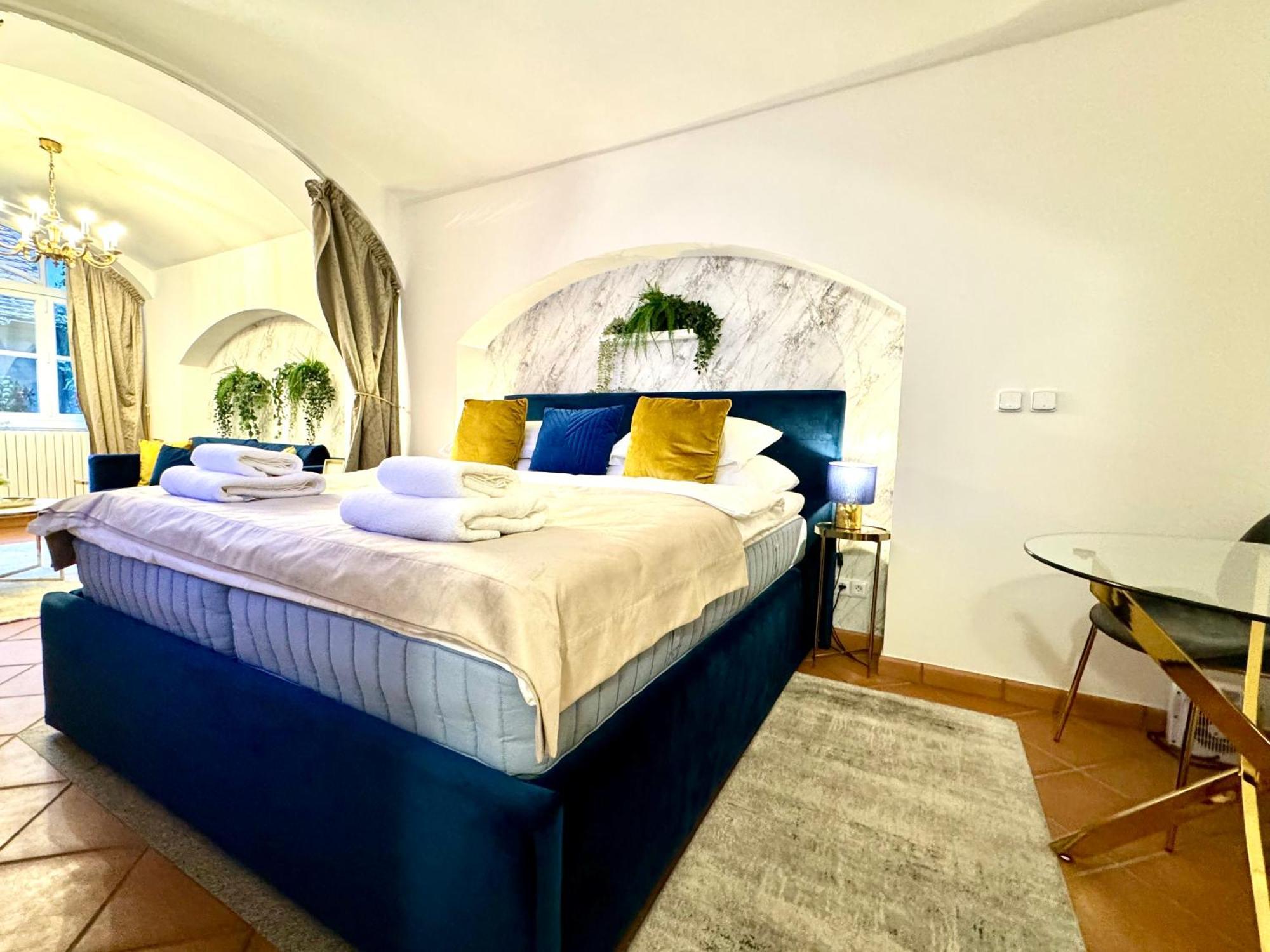 Apartment Elegantsuite 1 Minut Charles Bridge Ps5 And Garden Prague