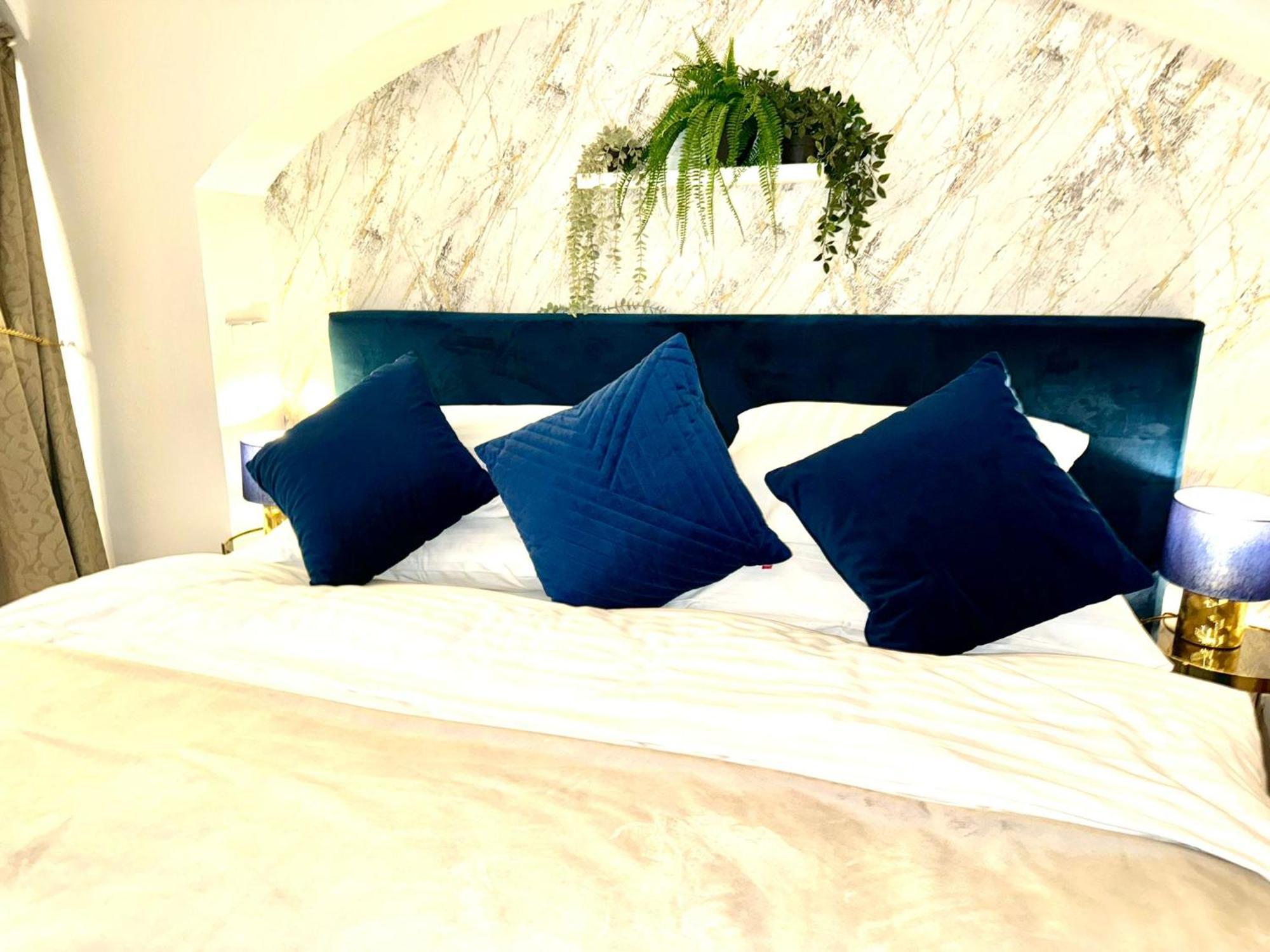 Elegantsuite 1 Minut Charles Bridge Ps5 And Garden Apartment Prague